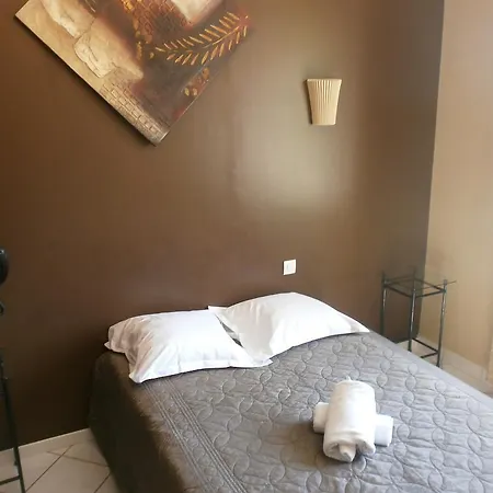 Adonis Grand Des Bains 3* סנרי-סור-מר