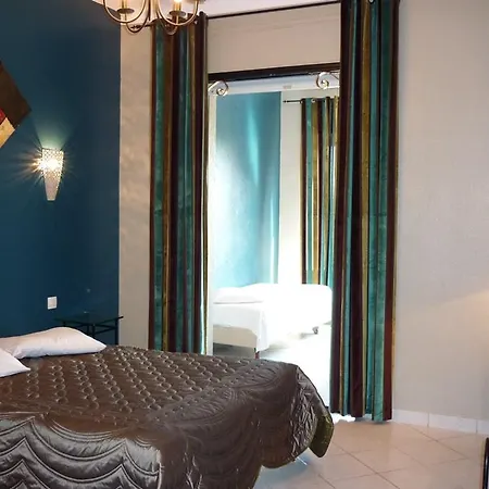 Adonis Grand Des Bains מלון 3*
