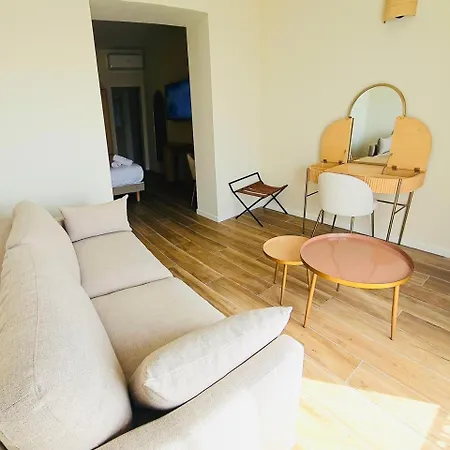 Adonis Grand Des Bains מלון
