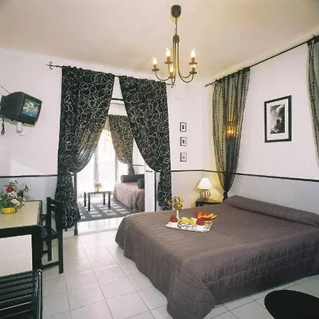 Adonis Grand Des Bains מלון סנרי-סור-מר