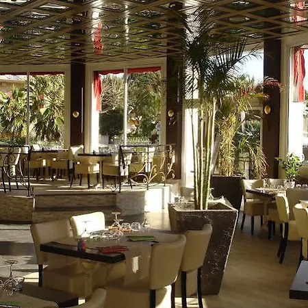מלון Adonis Grand Des Bains 3*